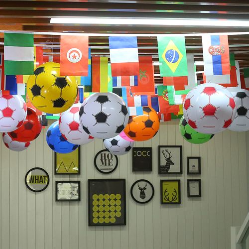 酒吧布置欧洲杯足球气球