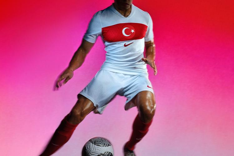 08欧洲杯土耳其客场球衣的相关图片