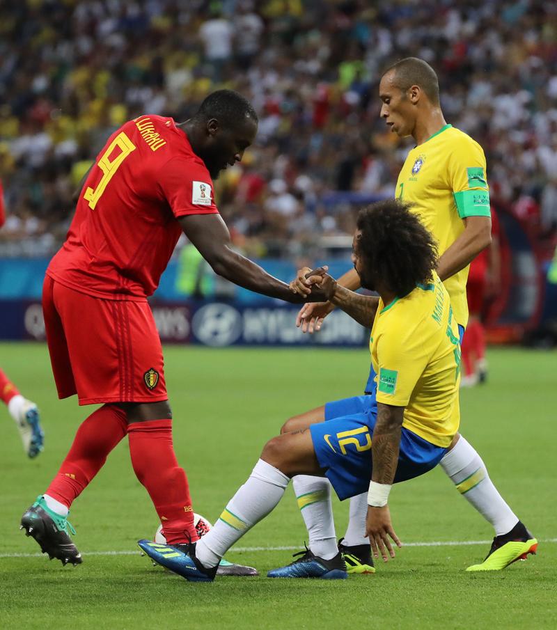 巴西vs比利时队裁判不公的相关图片