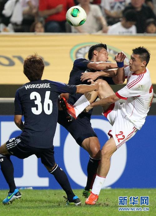 日本vs国足抢球的相关图片