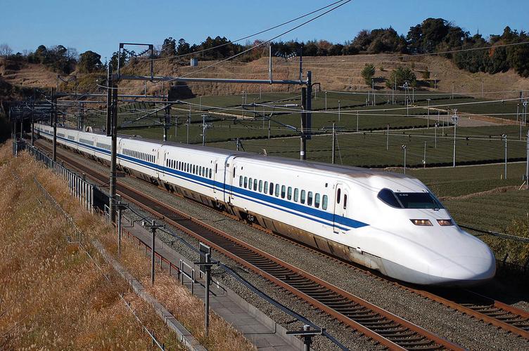日本电车vs中国火车的相关图片
