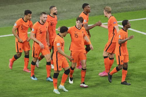 荷兰队vs奥地利队上半场谁进球的相关图片
