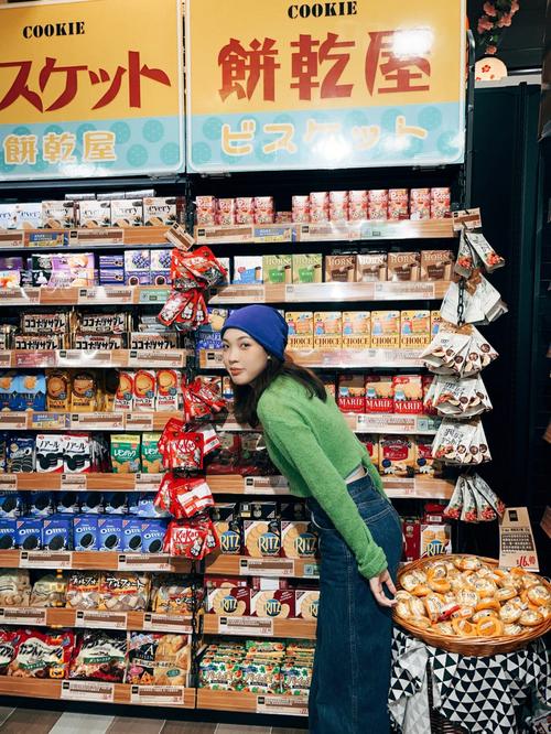 超市的服务员中国vs日本的相关图片