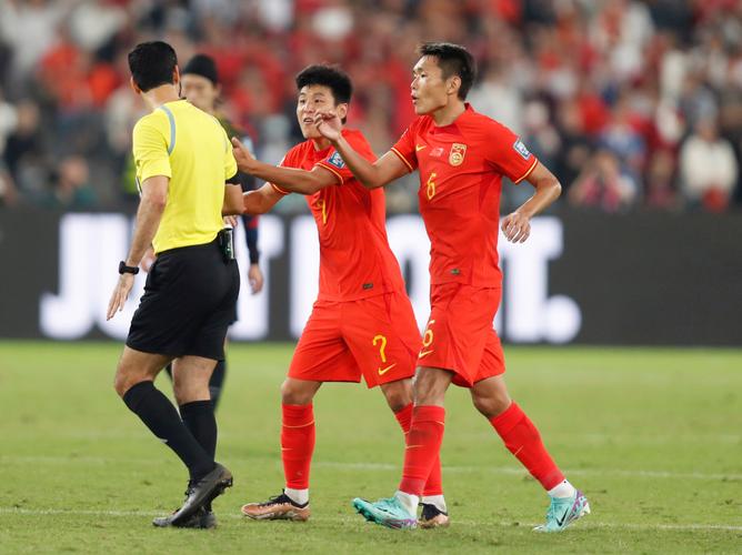 足球中国vs韩国男团的相关图片